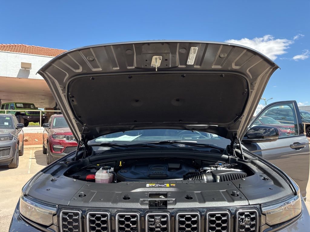 Used 2023 Jeep Grand Cherokee L Summit AWD/4WD image 36