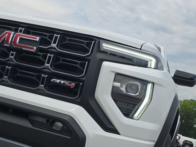 Used 2024 GMC Canyon AT4 w/ AT4 Premium Package AWD/4WD image 8