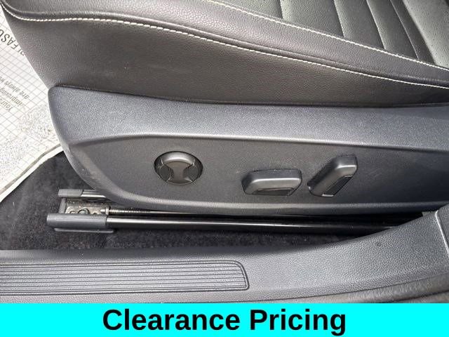 Used 2024 Volkswagen Jetta SE image 12