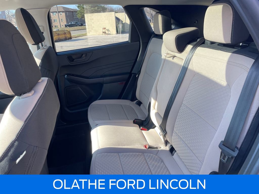 Used 2022 Ford Escape SE w/ SE Sport Appearance Package image 27