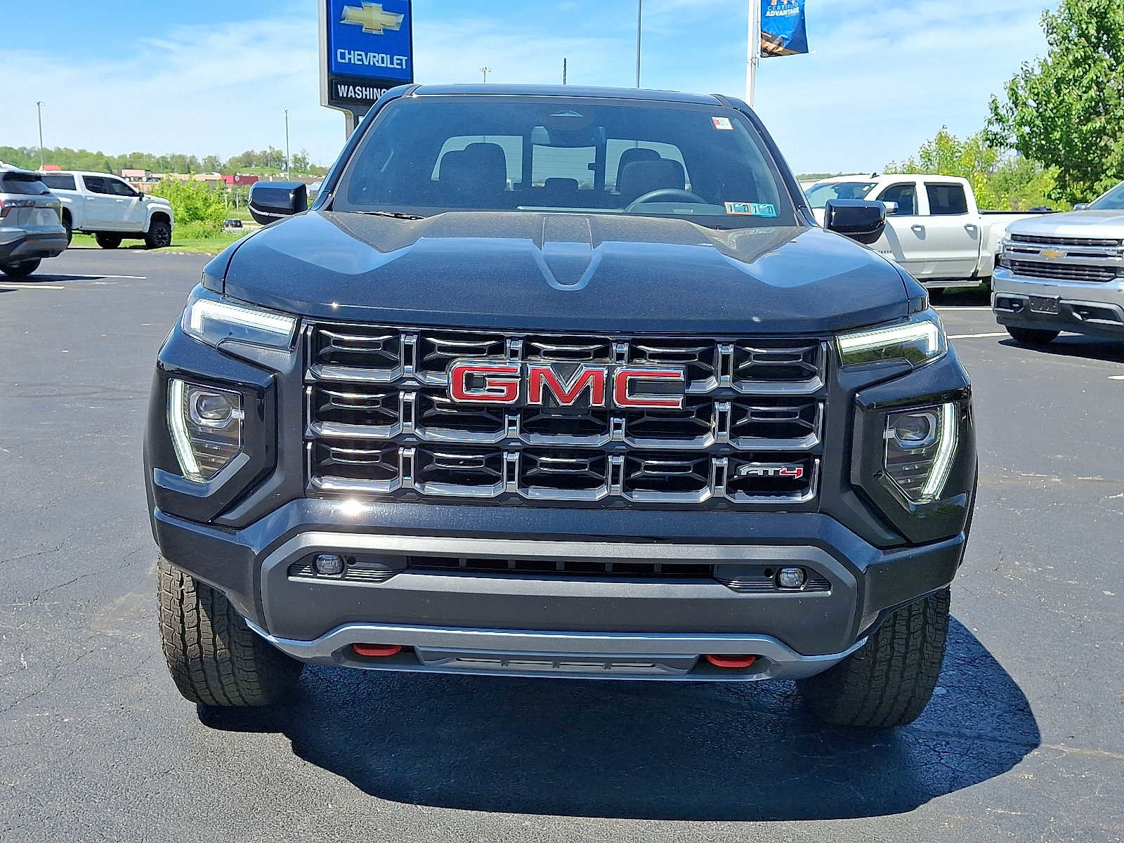 Used 2024 GMC Canyon AT4 AWD/4WD image 2