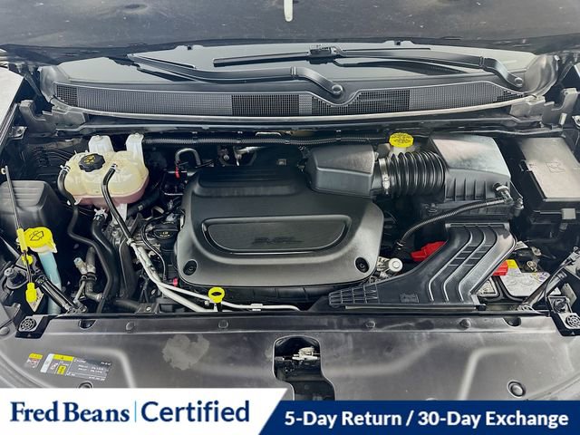 Used 2025 Chrysler Pacifica Select image 29