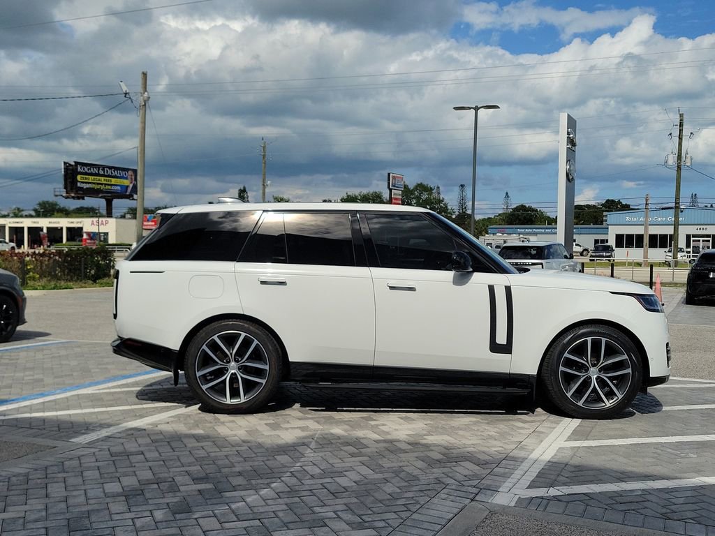 Certified 2024 Land Rover Range Rover SE image 6