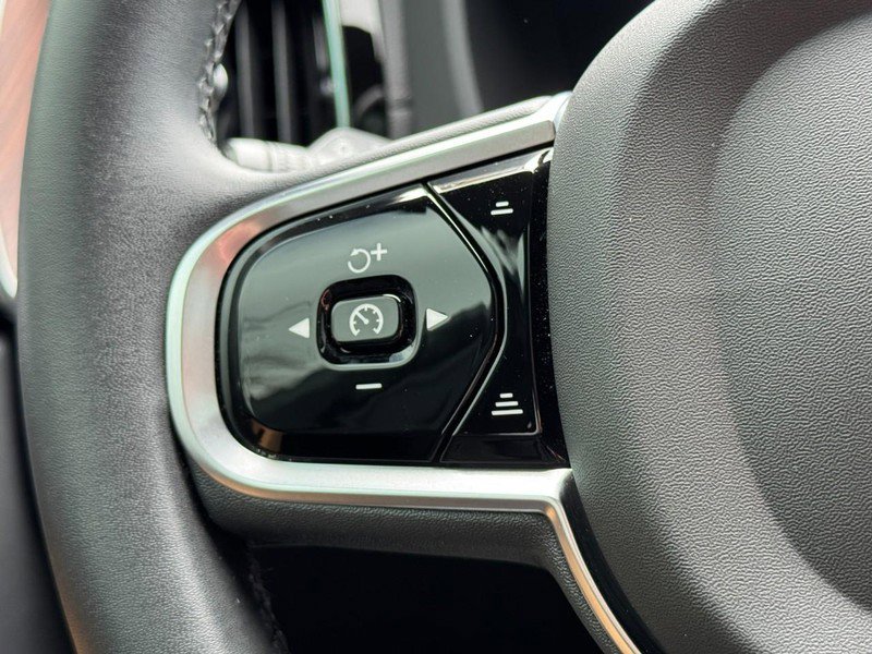 Certified 2023 Volvo XC60 B6 Ultimate w/ Protection Package Premier image 18