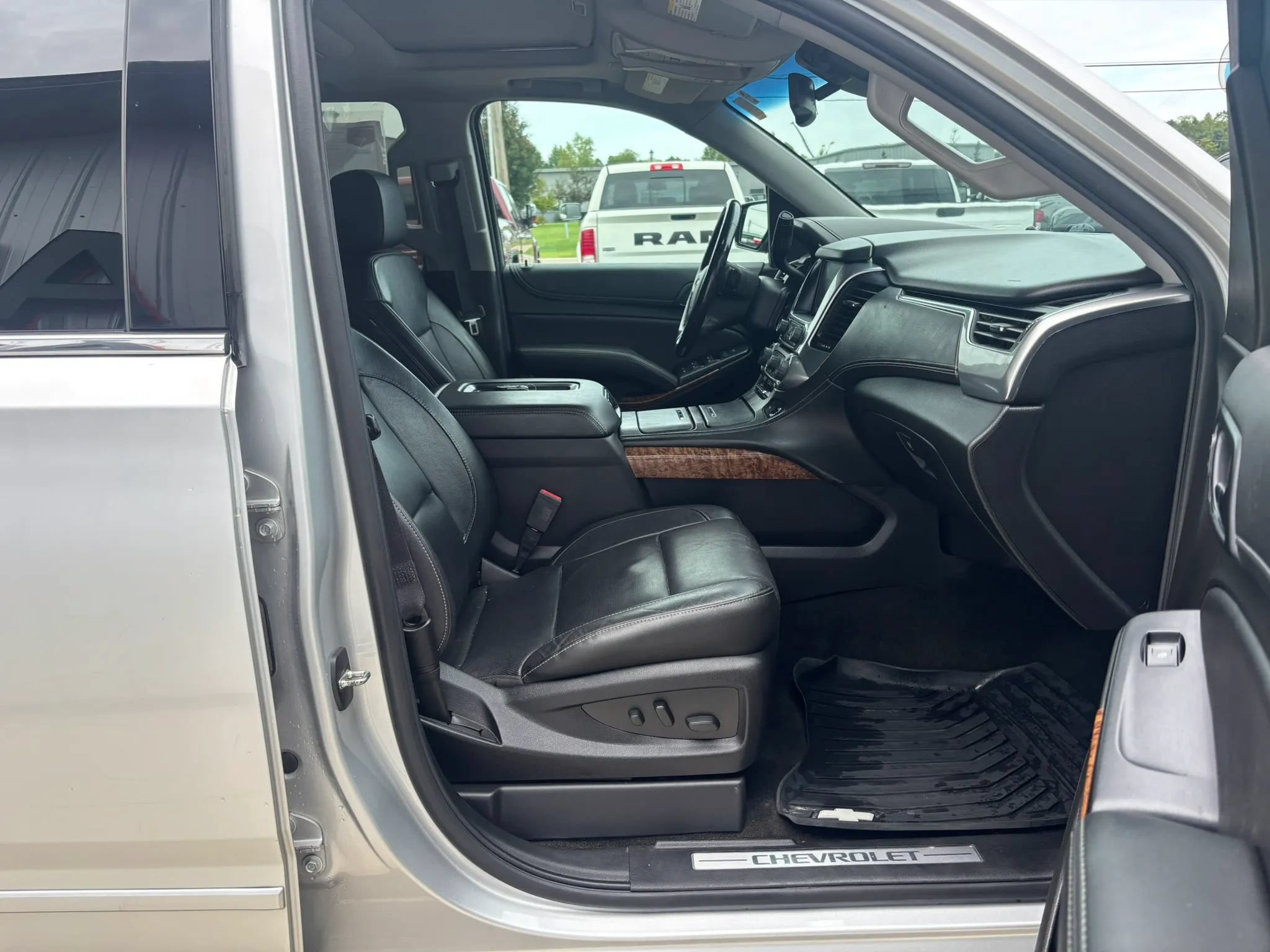Used 2018 Chevrolet Tahoe Premier AWD/4WD image 18