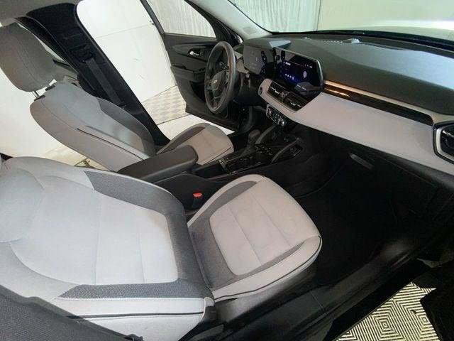 Used 2025 Chevrolet TrailBlazer LT AWD/4WD image 38