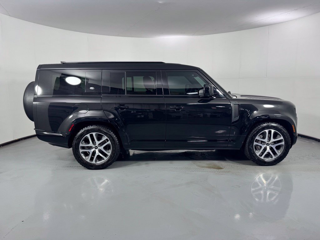 Used 2024 Land Rover Defender 130 X-Dynamic SE AWD/4WD image 5