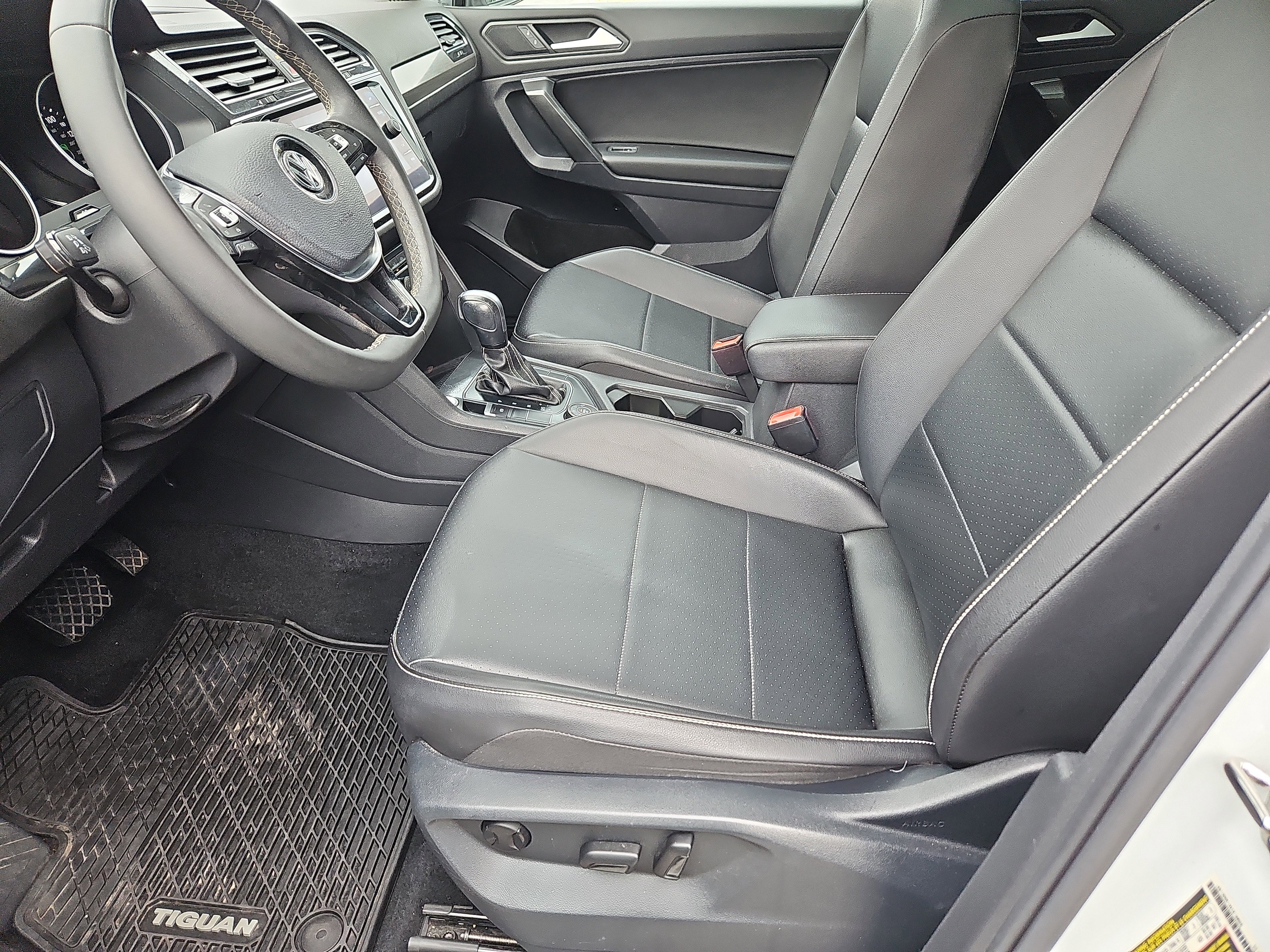 Certified 2021 Volkswagen Tiguan SE w/ Panoramic Sunroof Package image 28