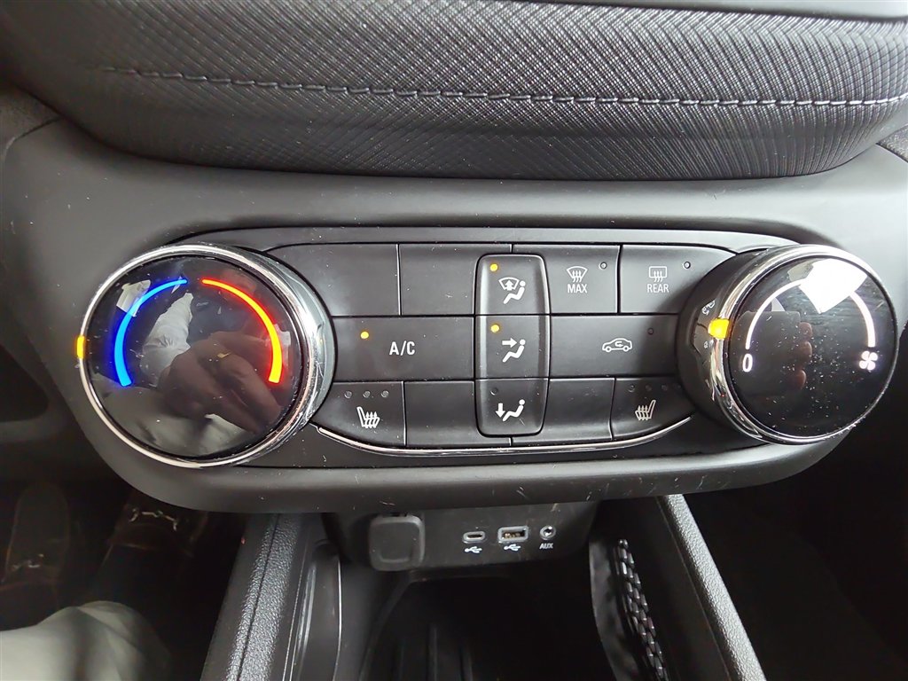 Used 2023 Chevrolet TrailBlazer LT FWD image 17