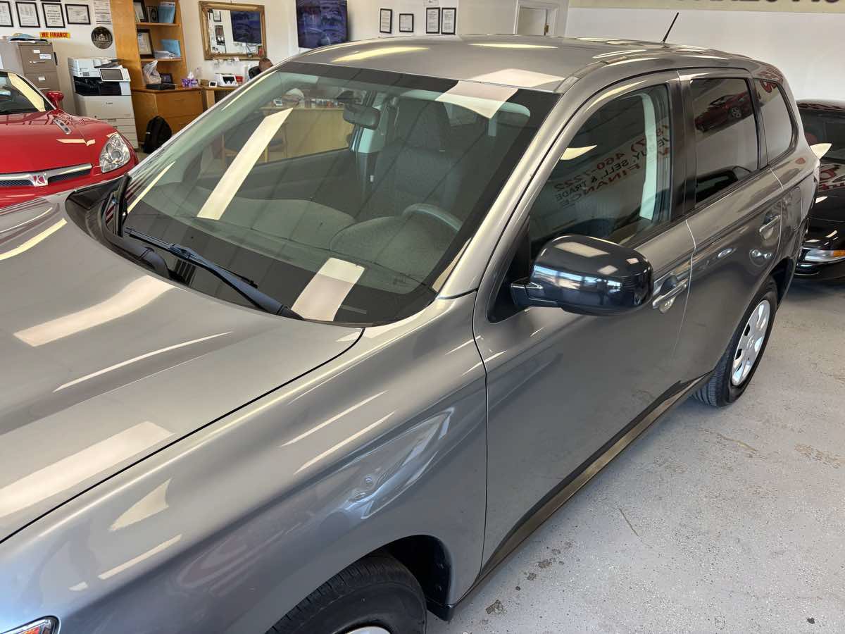 Used 2014 Mitsubishi Outlander ES FWD image 3