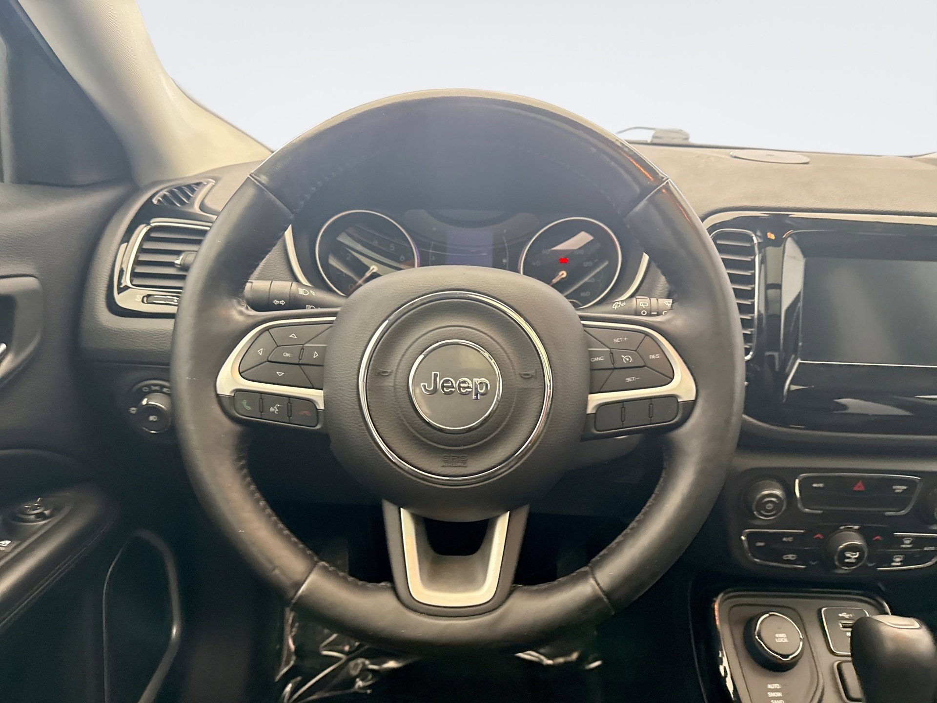 Used 2020 Jeep Compass Latitude AWD/4WD image 12