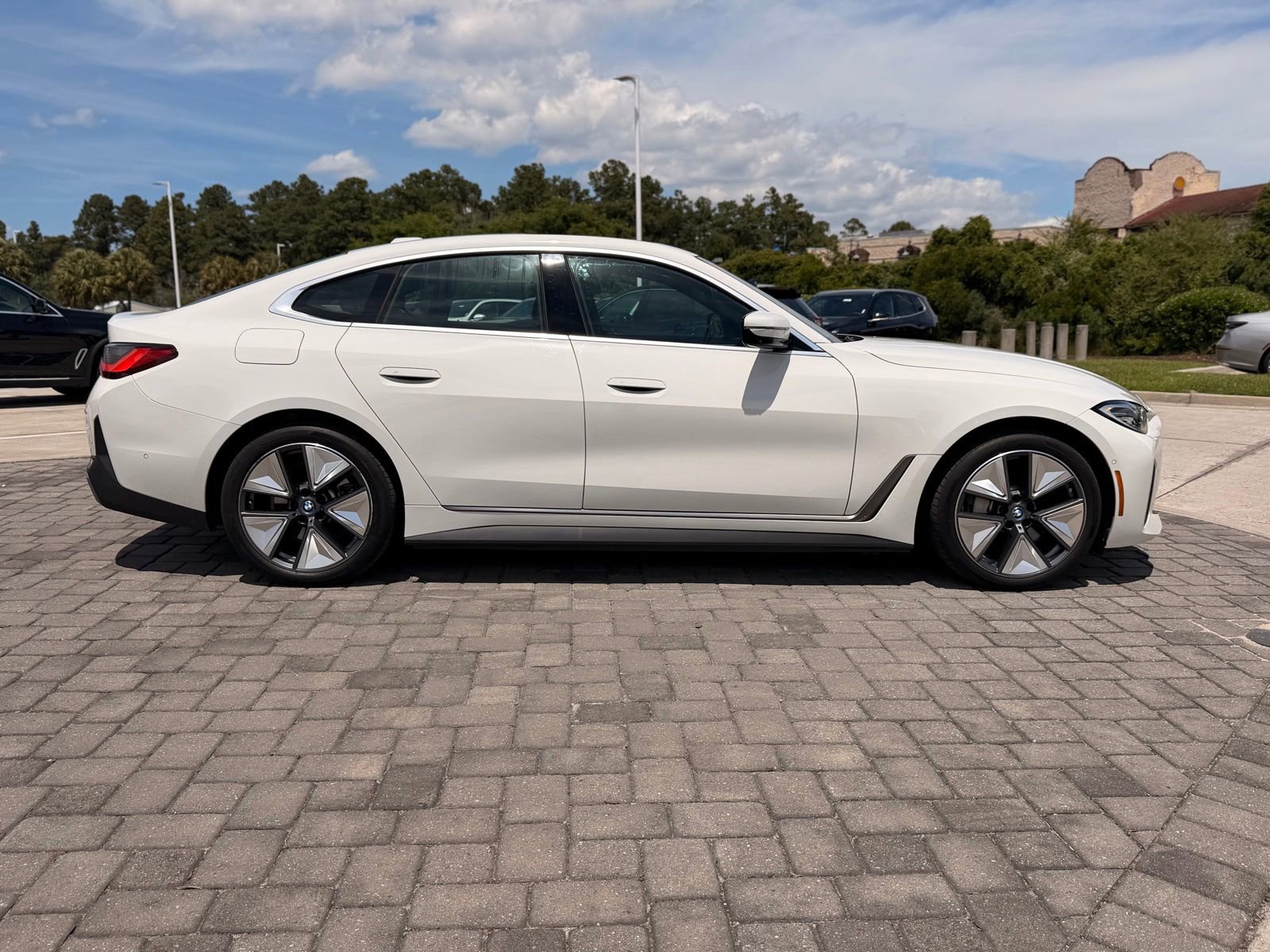 Used 2023 BMW i4 eDrive40 RWD image 8