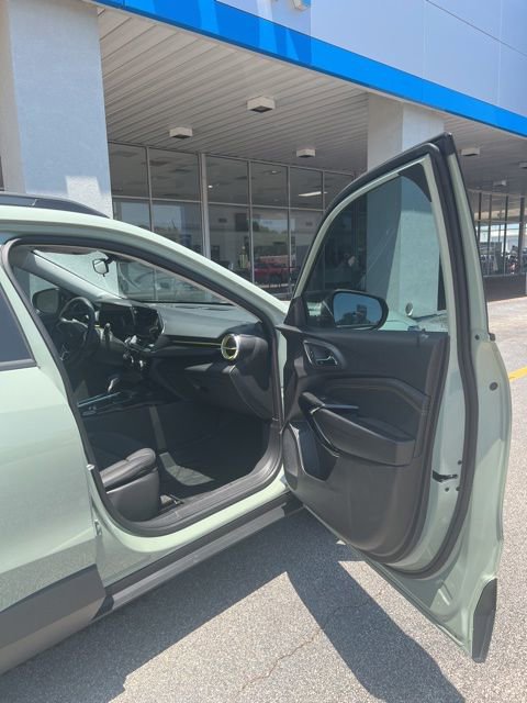 Used 2025 Chevrolet Trax ACTIV w/ Sunroof Package FWD image 16