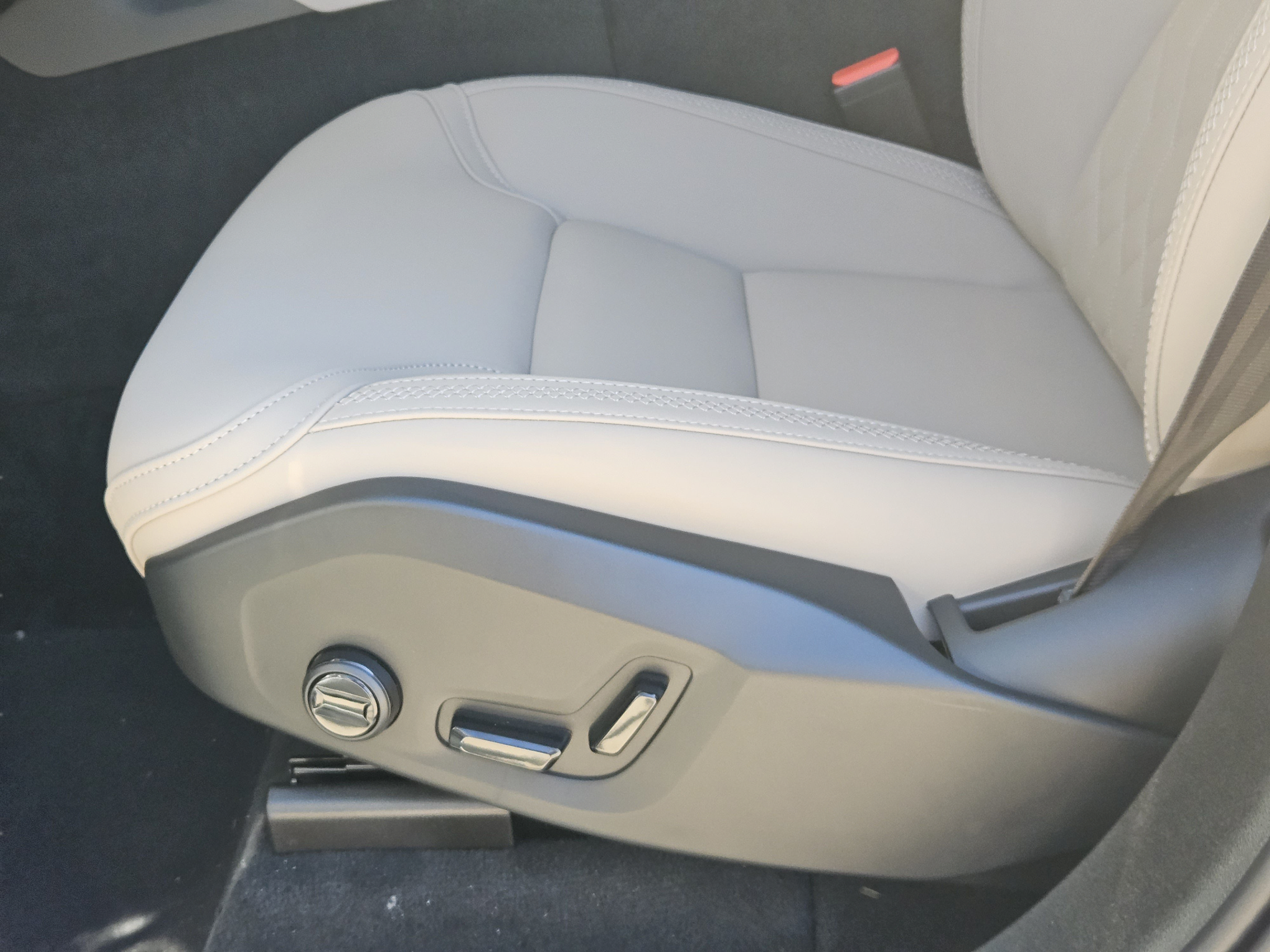 New 2026 Volvo XC90 B5 Plus w/ Protection Package Premier AWD/4WD image 20