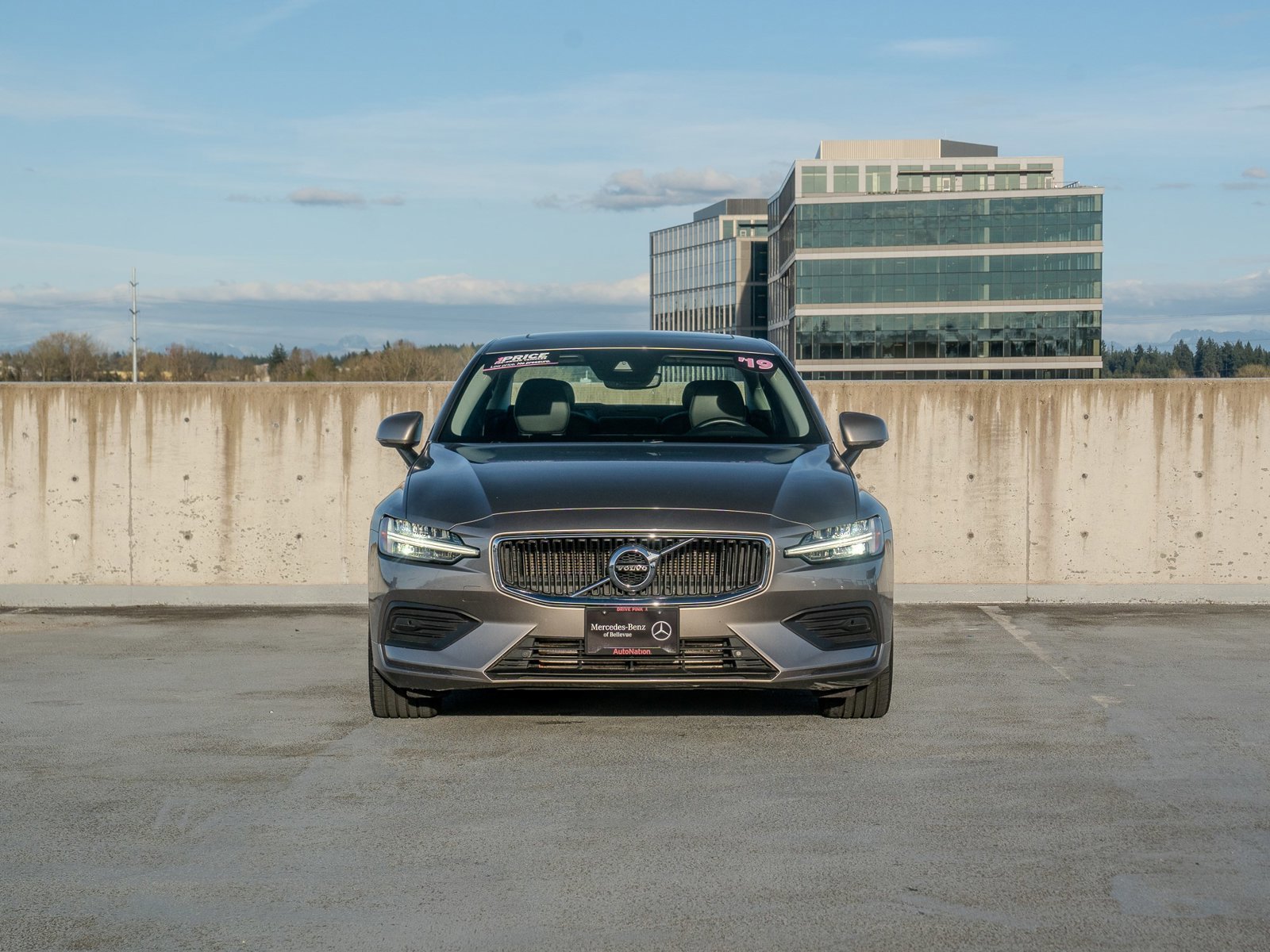 Used 2019 Volvo S60 T6 Momentum w/ Multimedia Package image 2