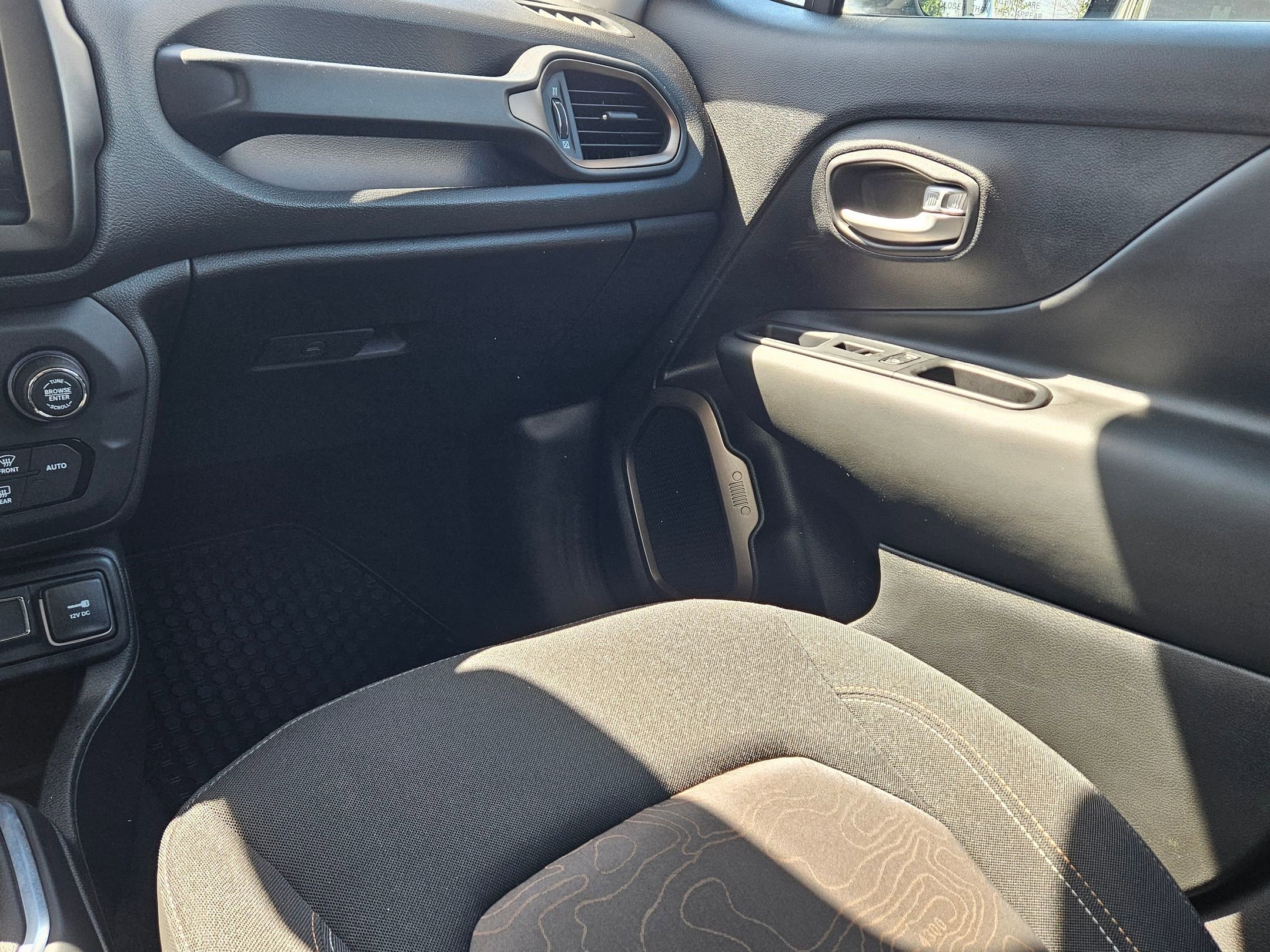 Used 2023 Jeep Renegade Latitude image 11