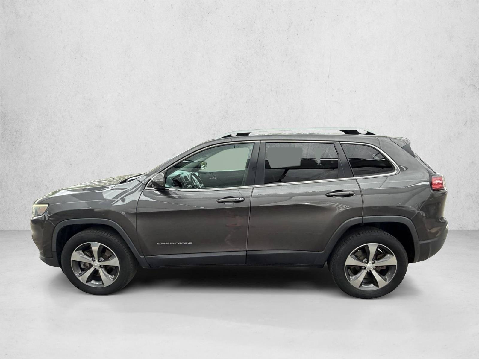 Used 2019 Jeep Cherokee Limited AWD/4WD image 2