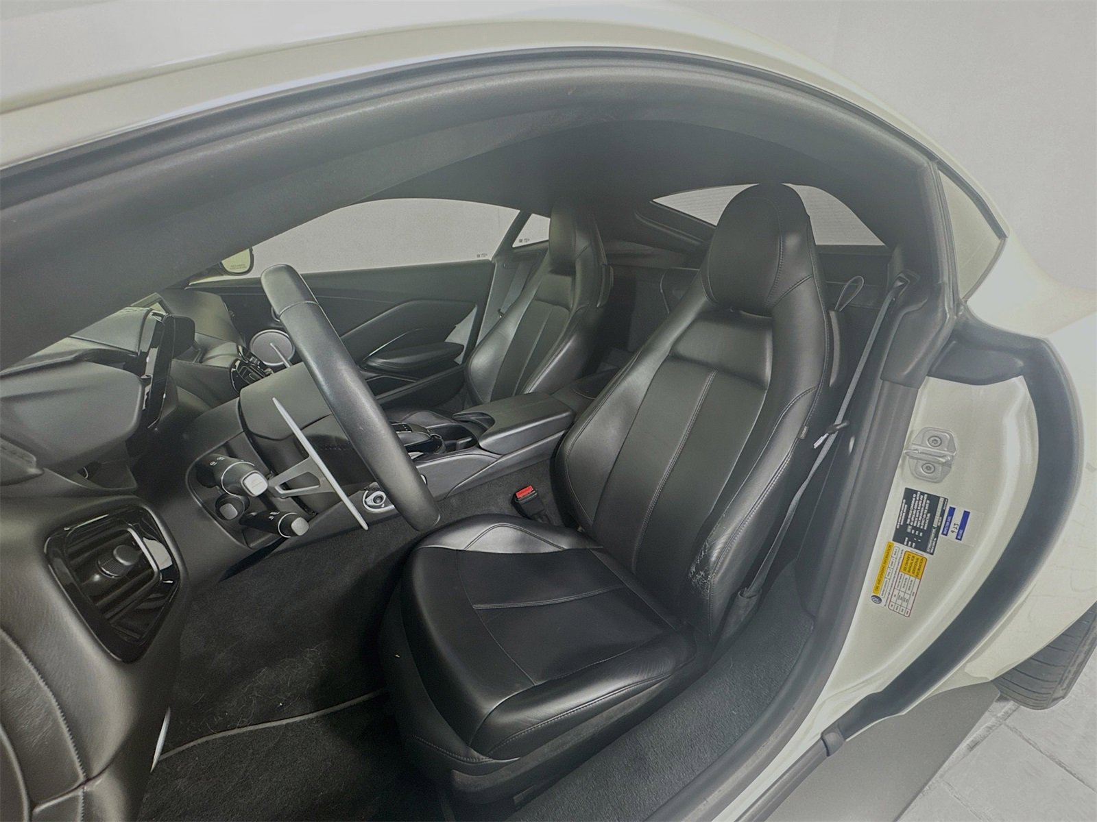 Used 2019 Aston Martin V8 Vantage Coupe image 8