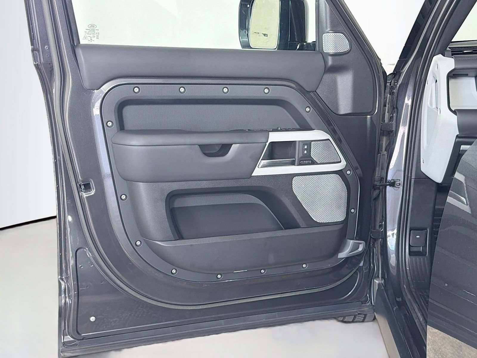 Certified 2023 Land Rover Defender 130 SE AWD/4WD image 21