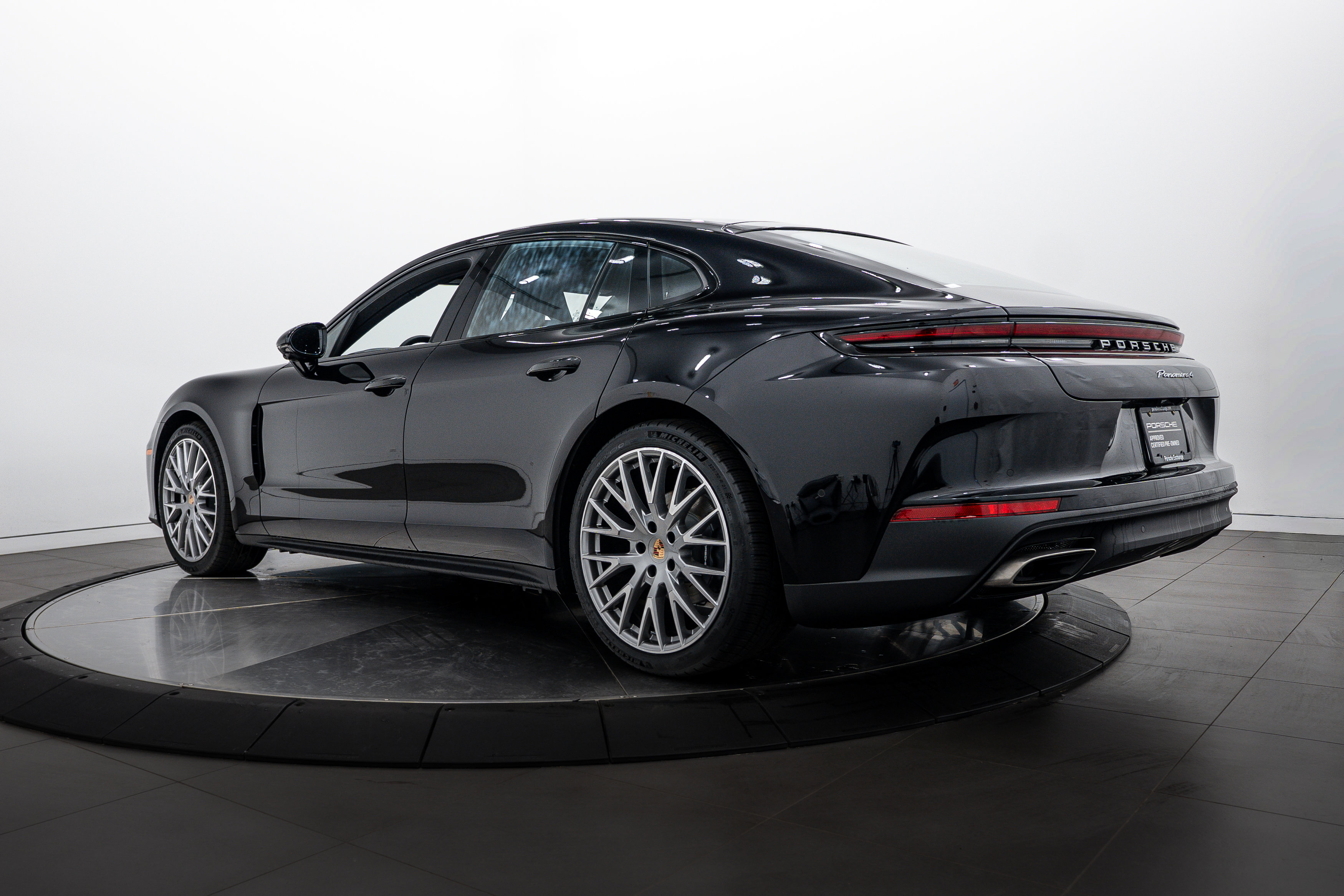 New 2026 Porsche Panamera 4 image 3