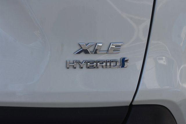 Used 2022 Toyota RAV4 XLE Premium image 7