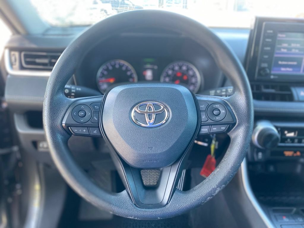 Used 2022 Toyota RAV4 LE AWD/4WD image 18