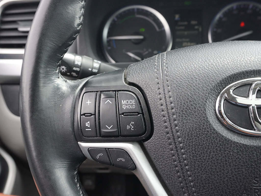 Used 2019 Toyota Highlander XLE AWD/4WD image 45