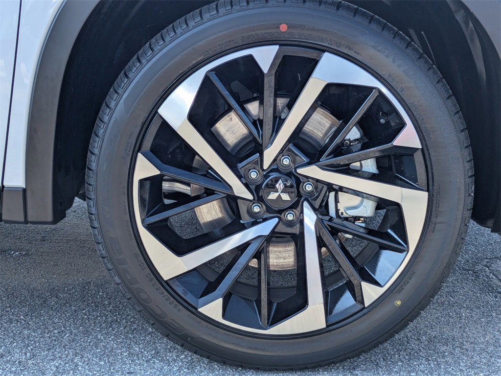 New 2025 Mitsubishi Outlander SE image 11