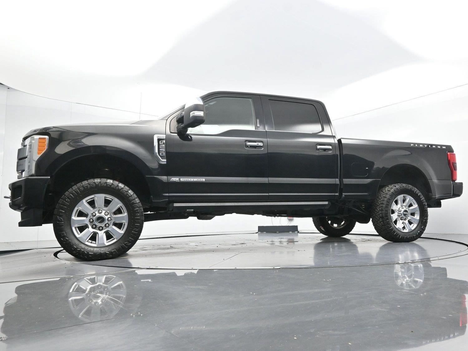 Used 2017 Ford F250 Platinum w/ Platinum Ultimate Package AWD/4WD image 50