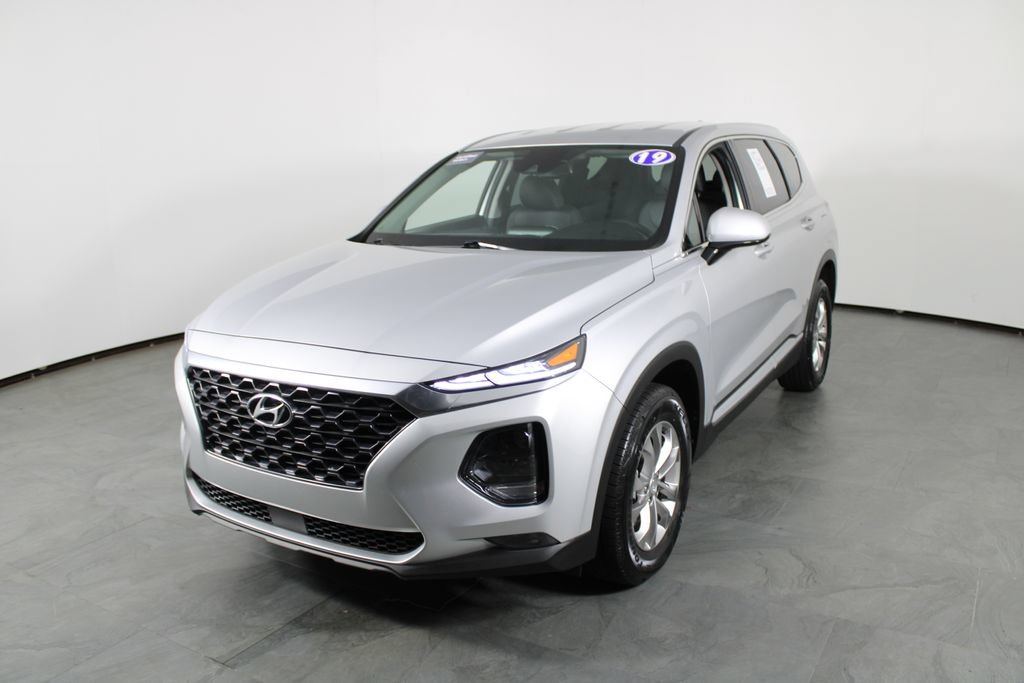 Used 2019 Hyundai Santa Fe SEL FWD image 2