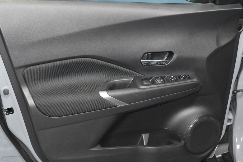 Certified 2022 Nissan Kicks SV w/ Interior Electronics Package image 4