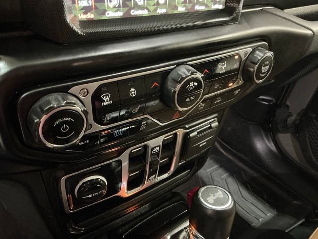 Used 2022 Jeep Wrangler Unlimited Sahara w/ Cold Weather Group AWD/4WD image 25