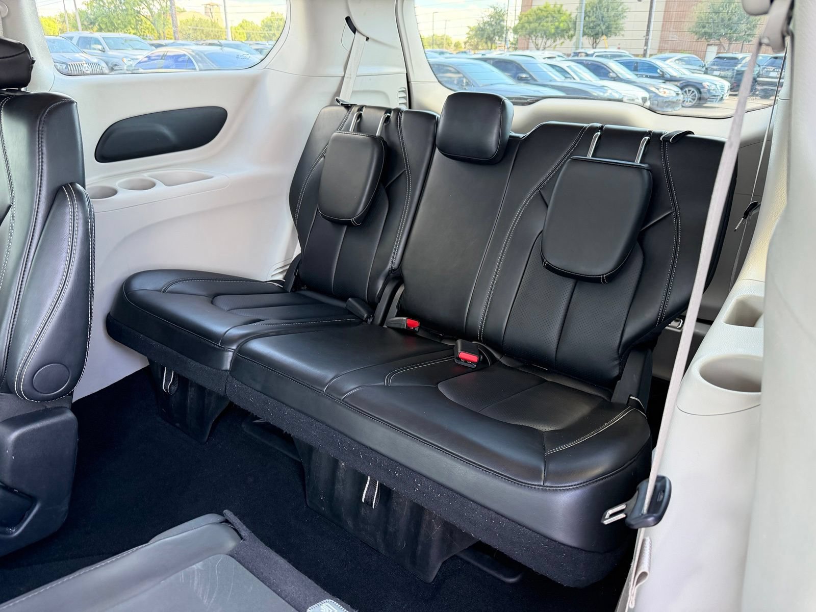 Used 2024 Chrysler Pacifica Touring-L FWD image 23
