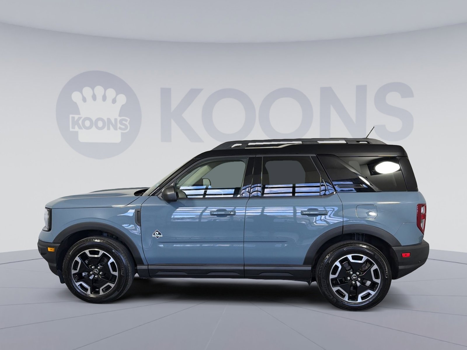 Used 2023 Ford Bronco Sport Outer Banks w/ Tech Package image 2