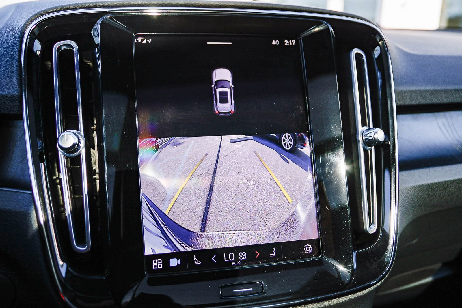 Used 2023 Volvo XC40 Recharge Plus image 27