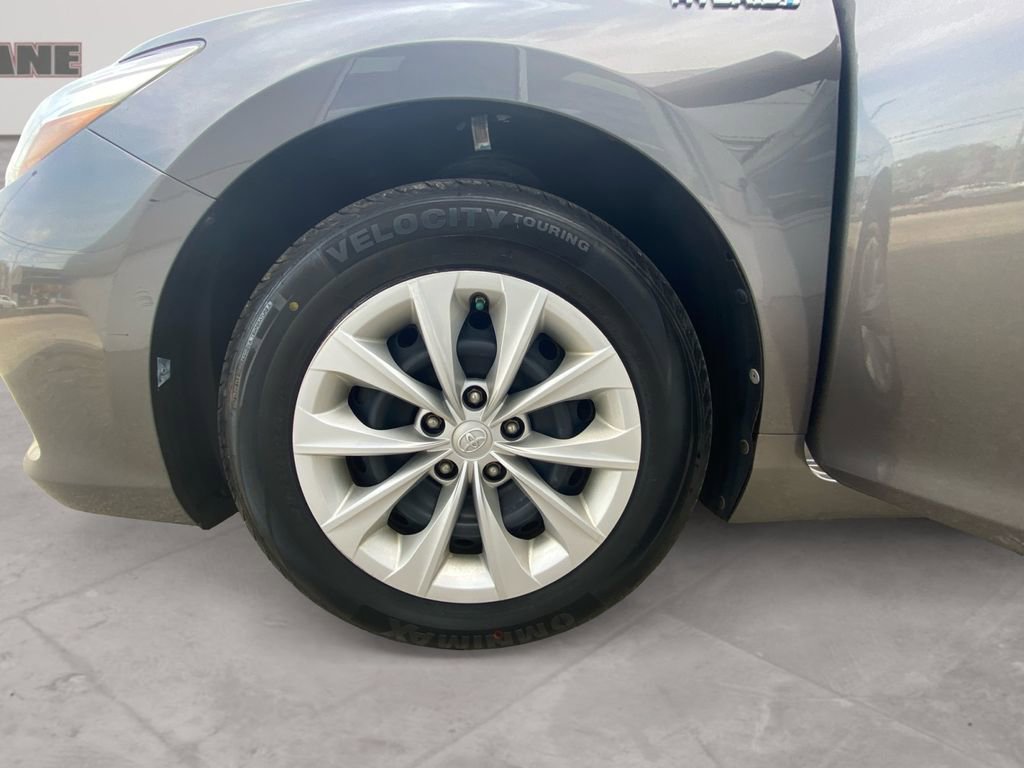 Used 2016 Toyota Camry LE image 14