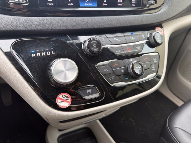 Used 2024 Chrysler Pacifica Touring-L FWD image 26