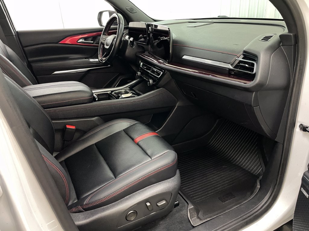 Used 2024 Chevrolet Traverse RS w/ LPO, Floor Liner Package AWD/4WD image 43