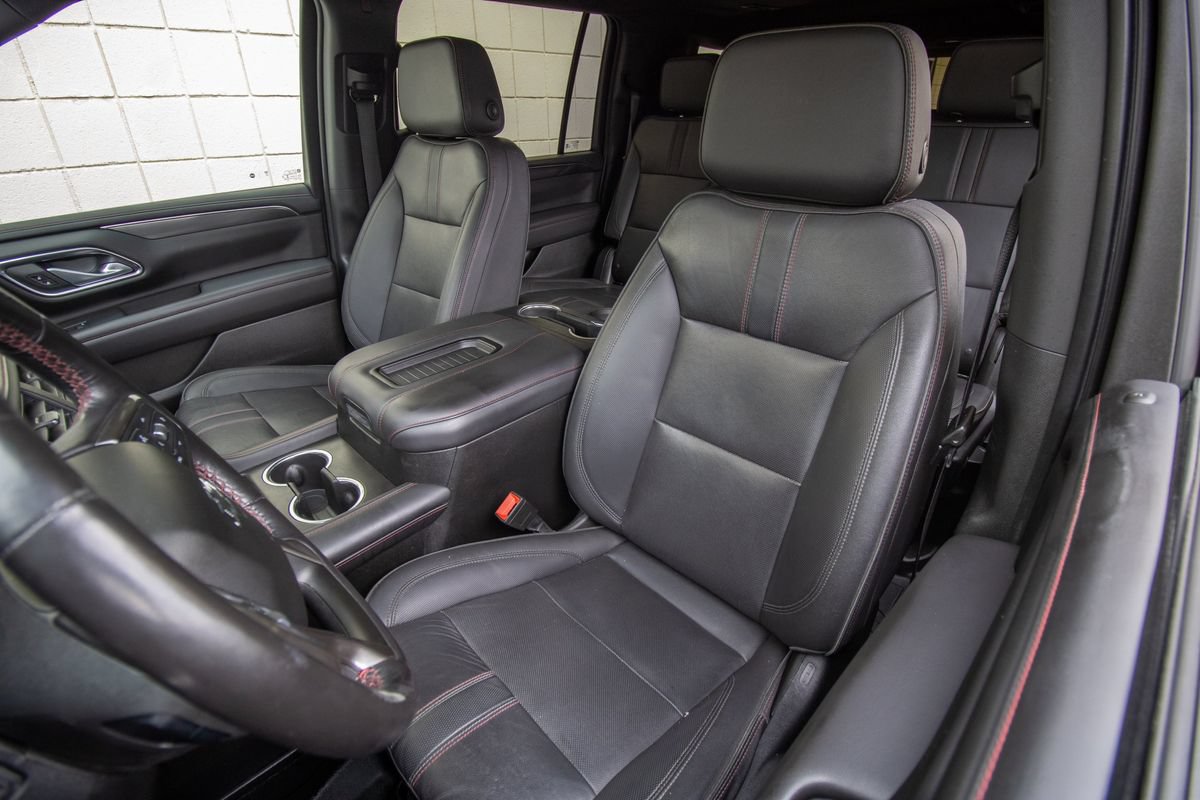 Used 2022 Chevrolet Suburban RST w/ Luxury Package AWD/4WD image 16