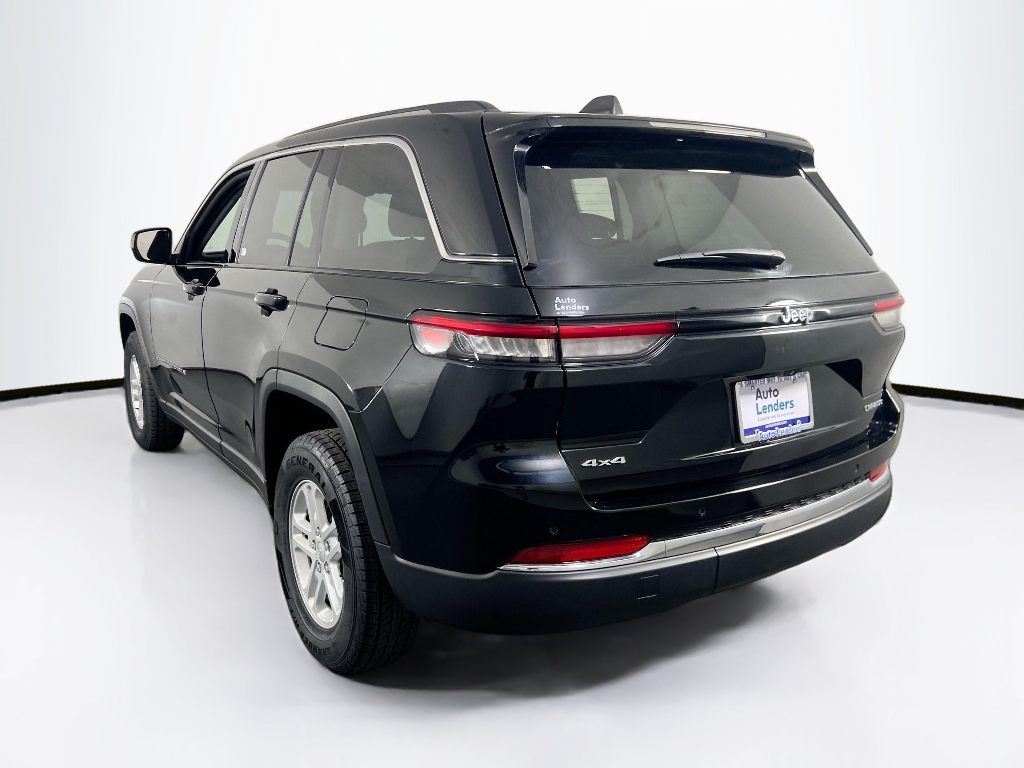 Used 2023 Jeep Grand Cherokee Laredo AWD/4WD image 7