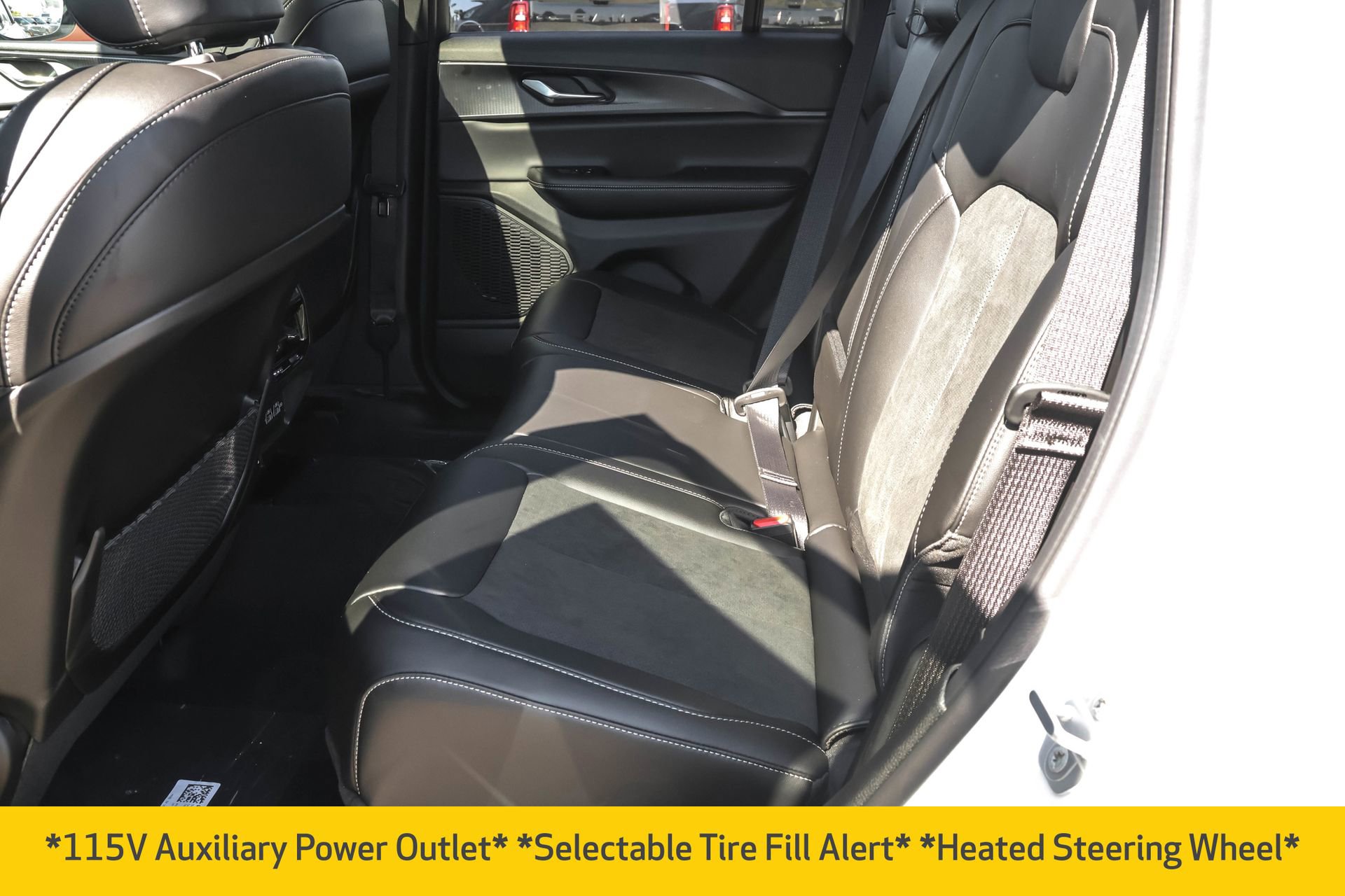 New 2025 Jeep Grand Cherokee Altitude image 9