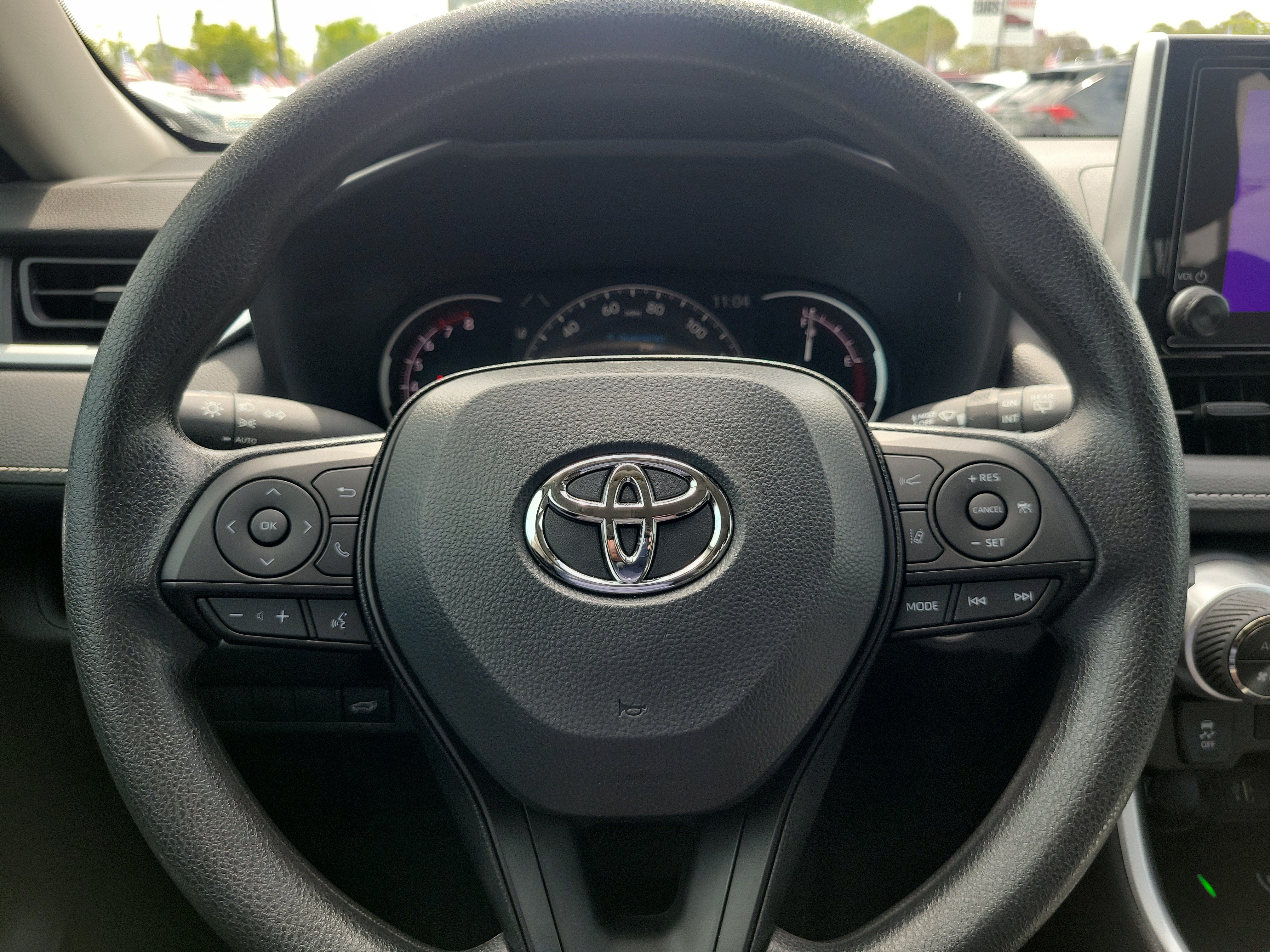 Used 2025 Toyota RAV4 XLE w/ Convenience Package FWD image 23