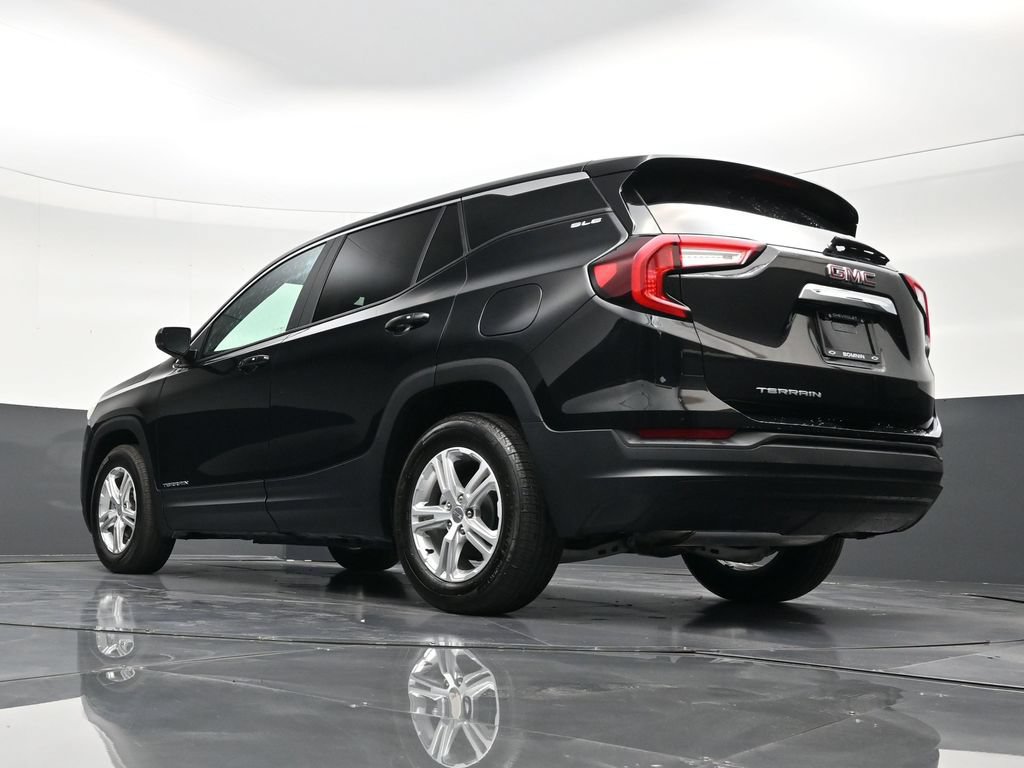 Used 2024 GMC Terrain SLE w/ Driver Convenience Package FWD image 19