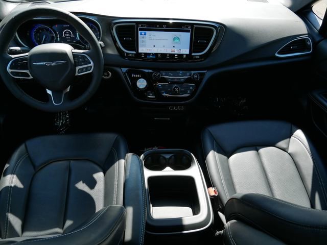 Used 2025 Chrysler Pacifica Select image 13