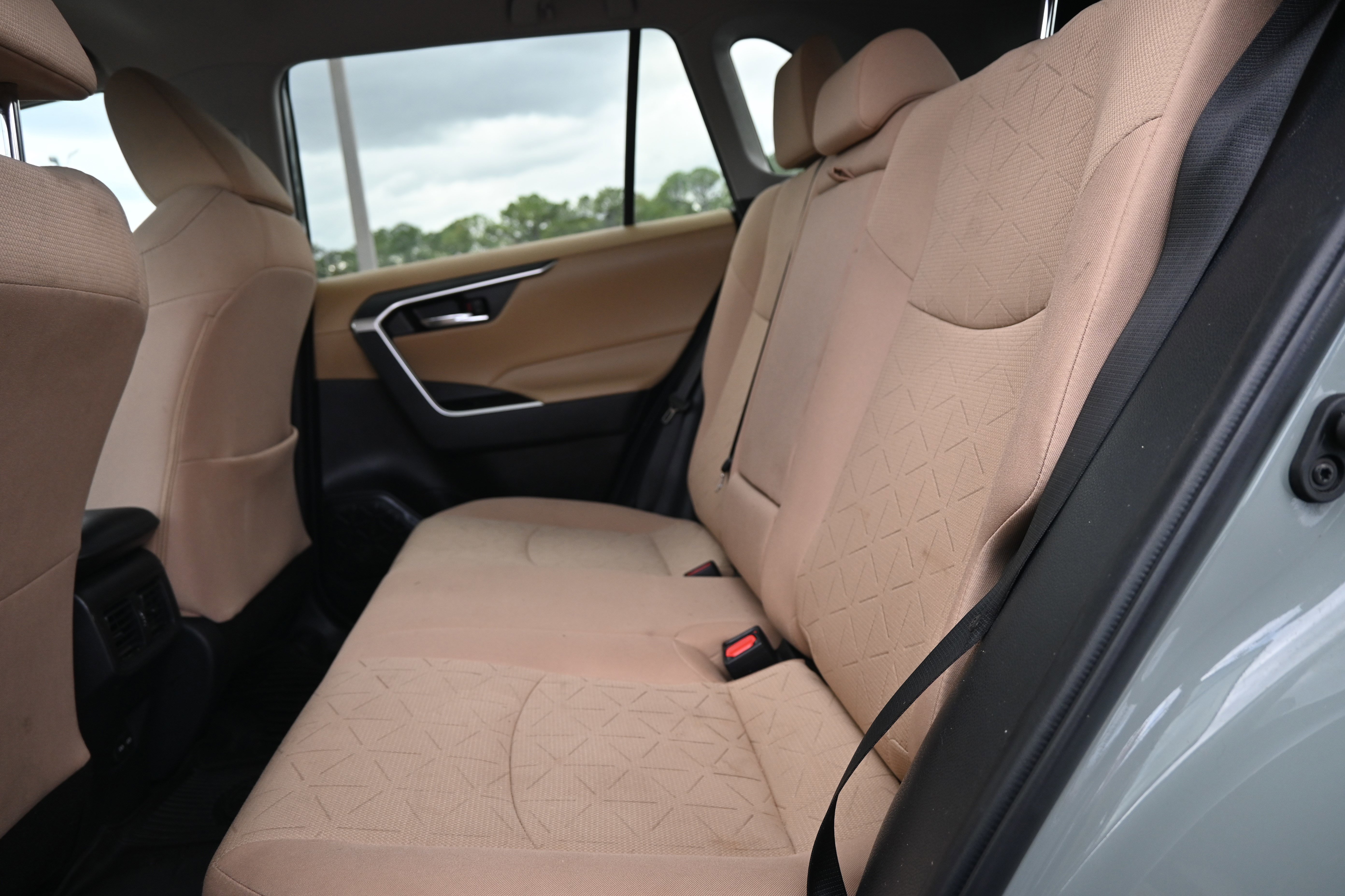 Used 2022 Toyota RAV4 XLE image 32