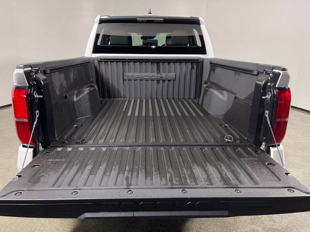 Certified 2024 Toyota Tacoma SR5 AWD/4WD image 10