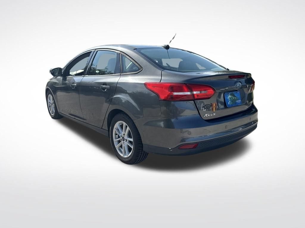 Used 2015 Ford Focus SE w/ Reverse Sensing Package FWD image 6