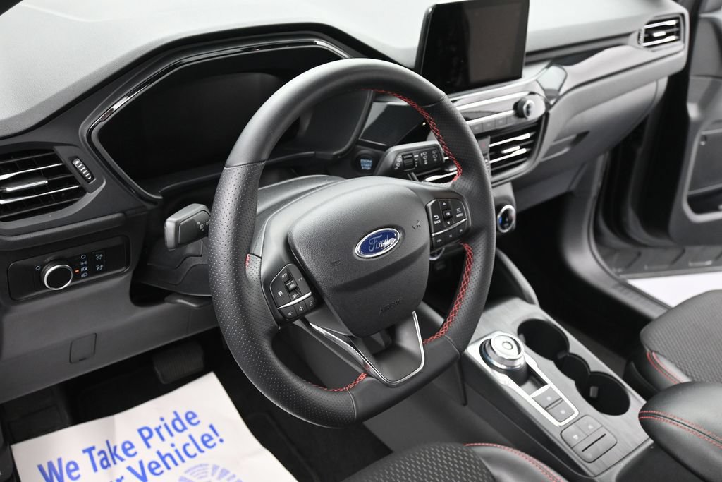 Certified 2025 Ford Escape ST-Line AWD/4WD image 15