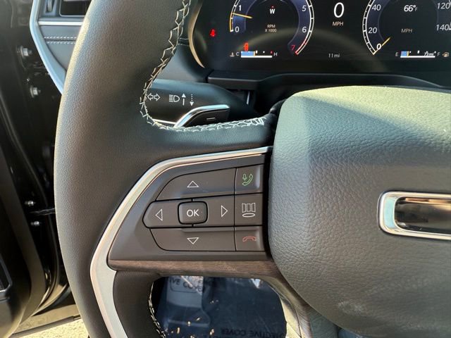 New 2025 Jeep Grand Cherokee Limited w/ Black Appearance Package RWD image 17