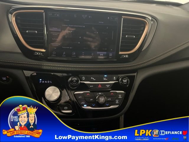 New 2027 Chrysler Pacifica Pinnacle w/ Theater Group AWD/4WD image 23
